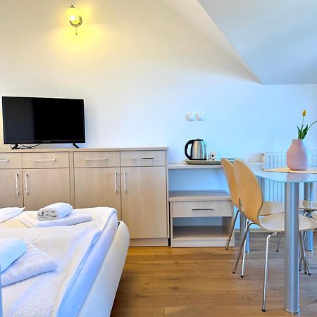 Guest House Domacija Krnc Hrib pri Hinjah Екстериор снимка