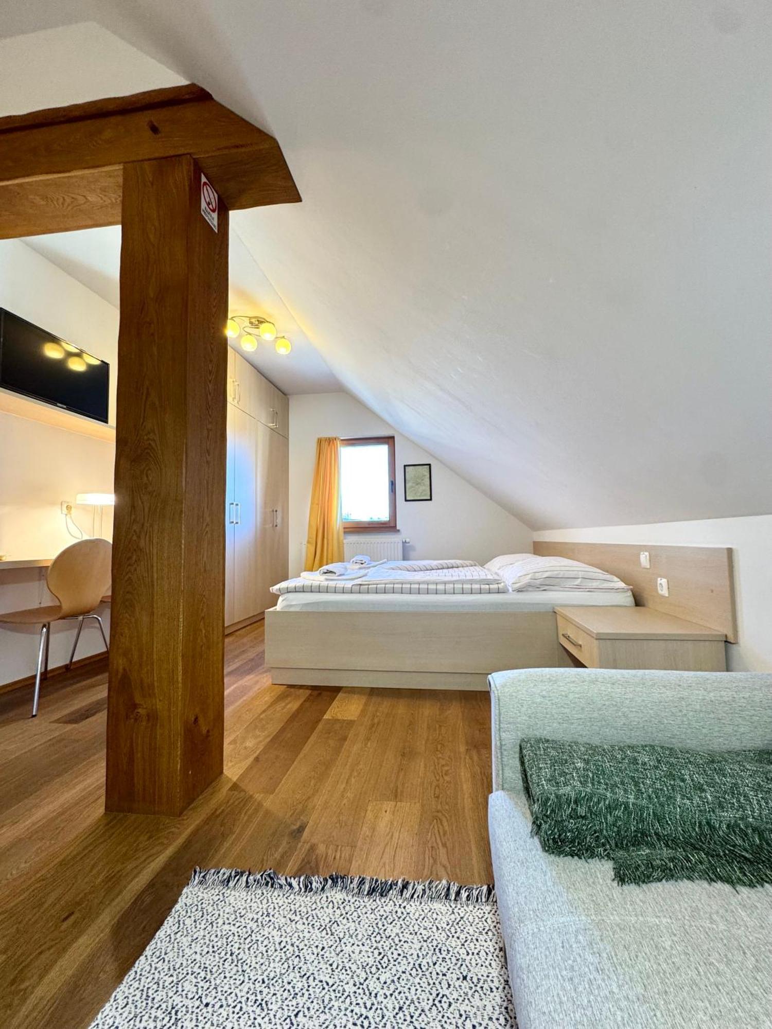 Guest House Domacija Krnc Hrib pri Hinjah Екстериор снимка