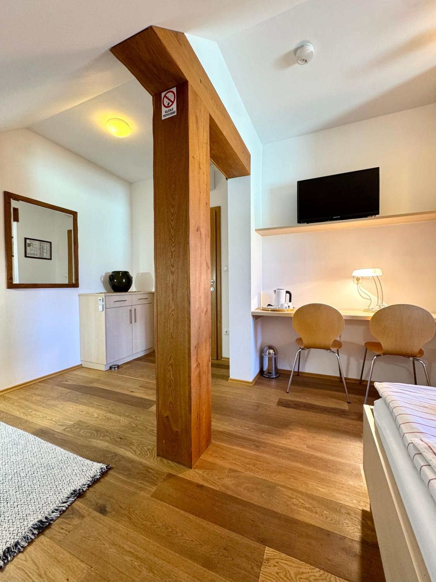 Guest House Domacija Krnc Hrib pri Hinjah Екстериор снимка