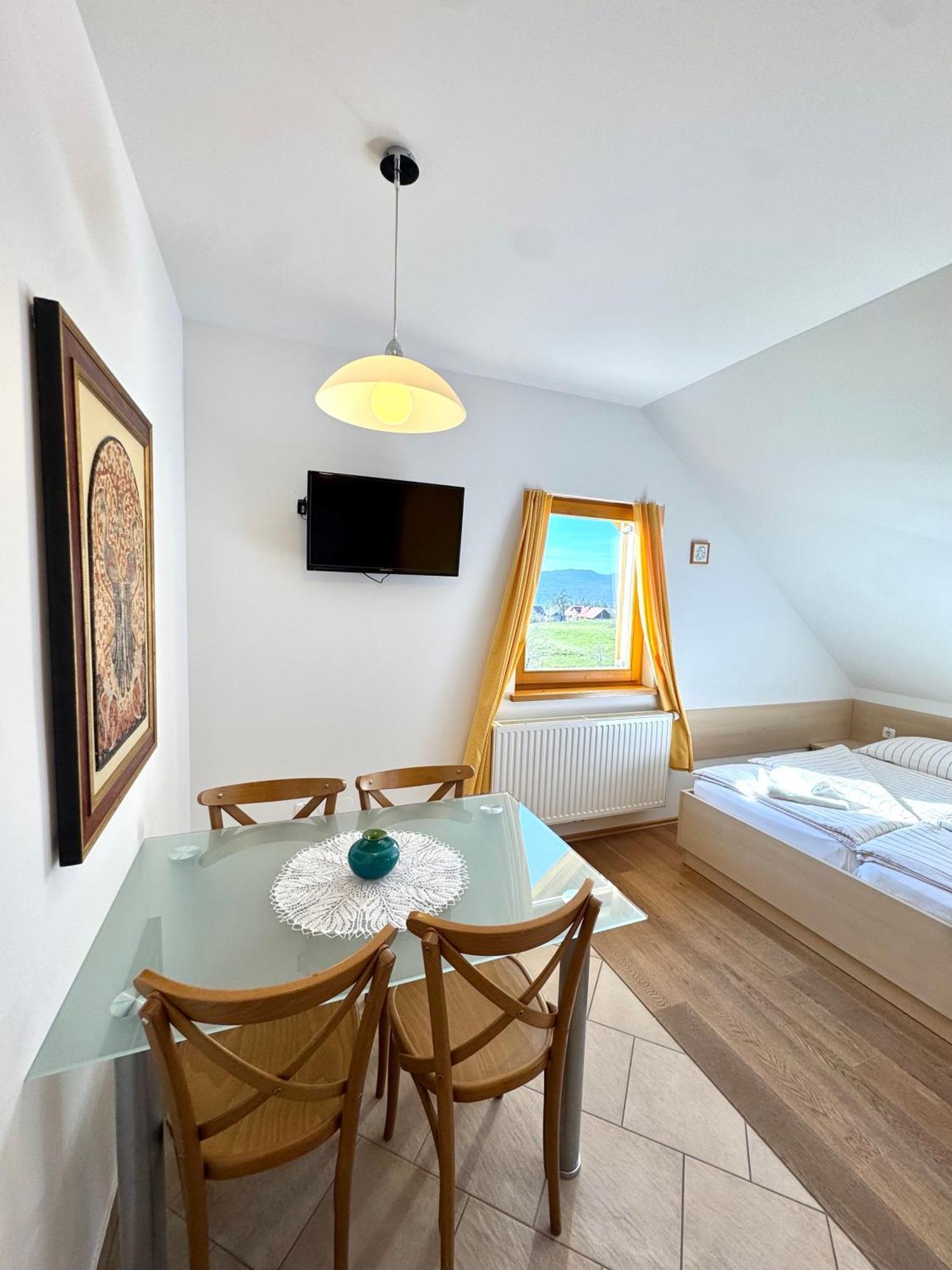 Guest House Domacija Krnc Hrib pri Hinjah Екстериор снимка
