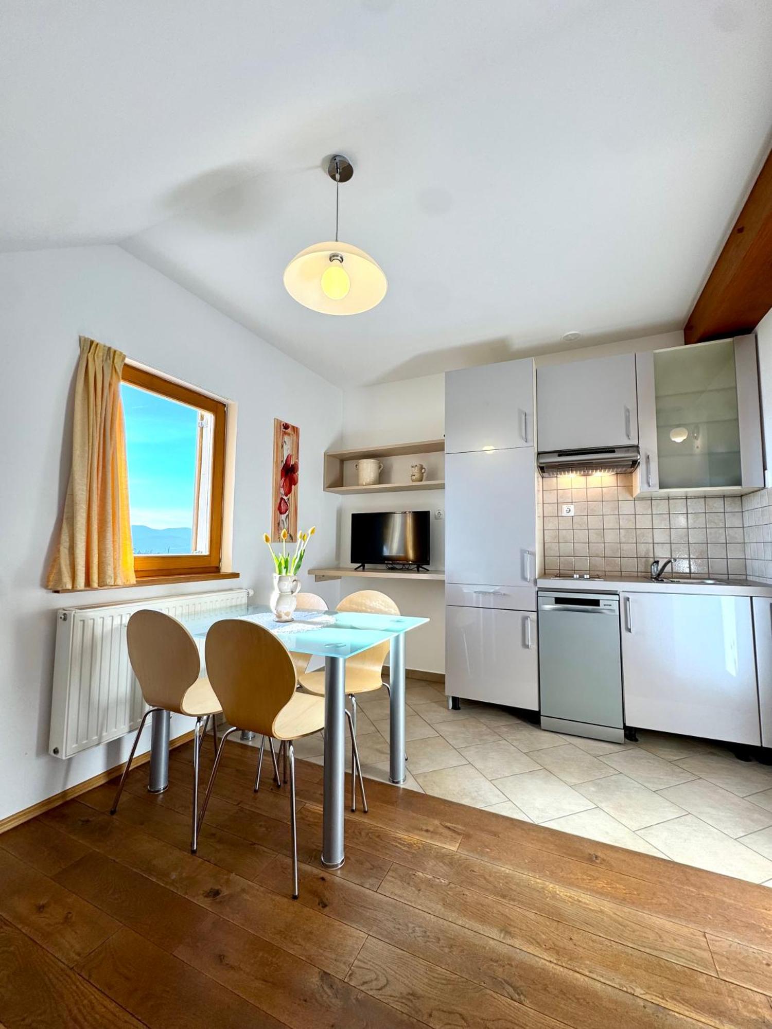 Guest House Domacija Krnc Hrib pri Hinjah Екстериор снимка